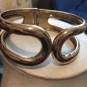 Hinged cuff bracelet